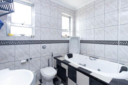 Casa à venda com 201m², 5 quartos e 2 vagasBanheiro da Suíte