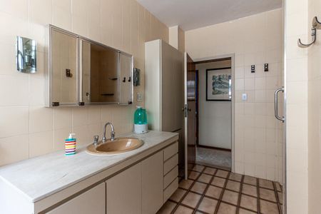 Apartamento à venda com 180m², 3 quartos e 1 vagaBanheiro 2