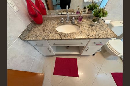 Apartamento à venda com 142m², 3 quartos e 7 vagasBanheiro suíte 1