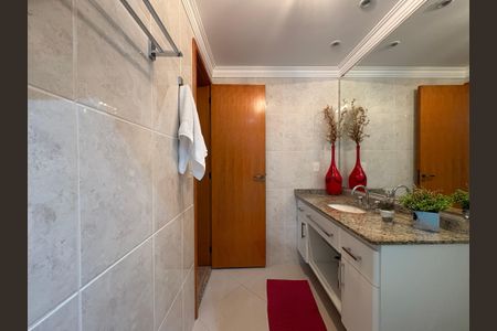 Apartamento à venda com 142m², 3 quartos e 7 vagasBanheiro suíte 1
