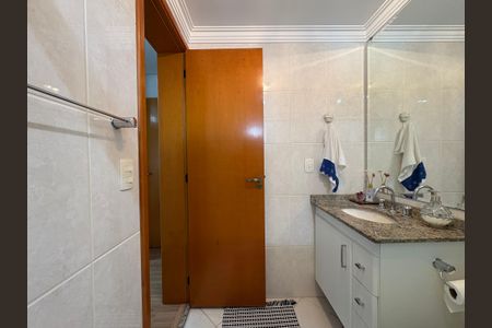 Apartamento à venda com 142m², 3 quartos e 7 vagasBanheiro suíte 2
