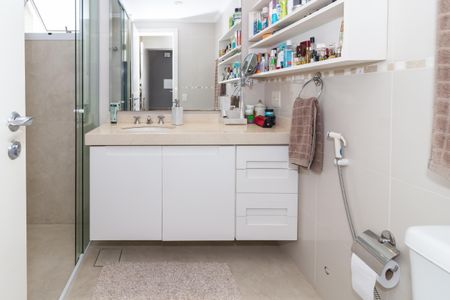 Apartamento à venda com 171m², 4 quartos e 3 vagasBanheiro da Suíte 1