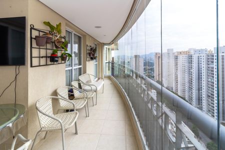 Apartamento à venda com 171m², 4 quartos e 3 vagasVaranda