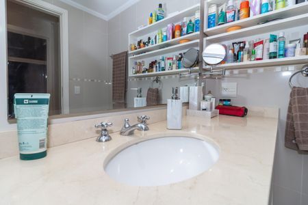 Apartamento à venda com 171m², 4 quartos e 3 vagasBanheiro da Suíte 1