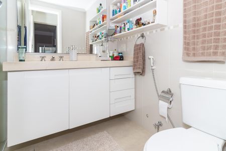 Apartamento à venda com 171m², 4 quartos e 3 vagasBanheiro da Suíte 1