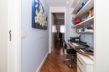 Apartamento à venda com 171m², 4 quartos e 3 vagasQuarto 4