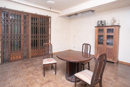 Casa à venda com 700m², 5 quartos e 2 vagasChurrasqueira