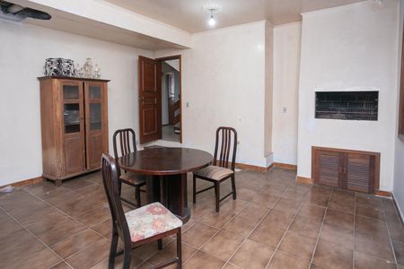 Casa à venda com 700m², 5 quartos e 2 vagasChurrasqueira