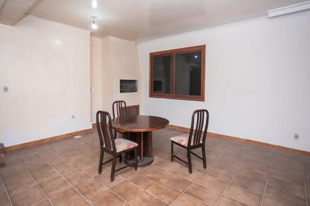 Casa à venda com 700m², 5 quartos e 2 vagasChurrasqueira