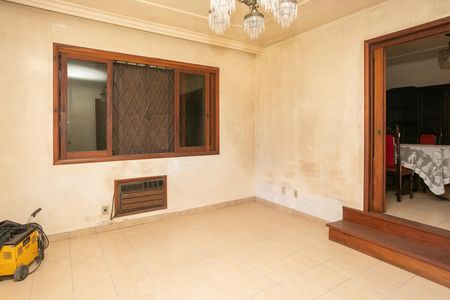 Casa à venda com 700m², 5 quartos e 2 vagasSala