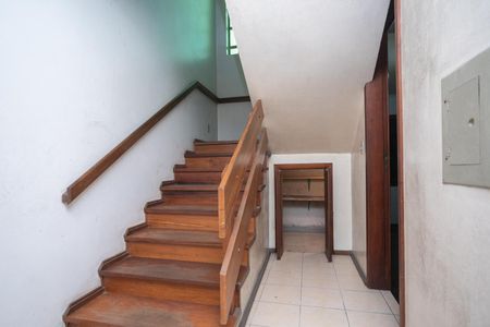 Casa à venda com 700m², 5 quartos e 2 vagasEscada