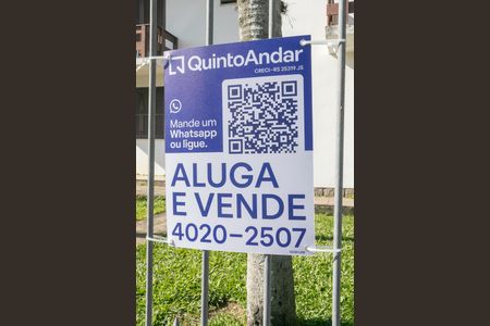 Casa à venda com 700m², 5 quartos e 2 vagasPLaca instalada