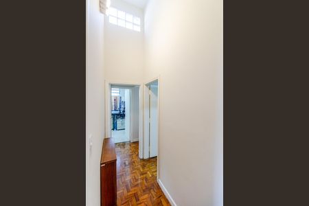 Casa à venda com 350m², 3 quartos e 5 vagasCorredor