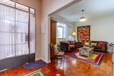 Casa à venda com 350m², 3 quartos e 5 vagasSala