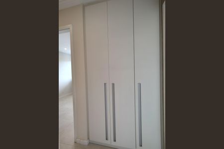 Apartamento à venda com 112m², 3 quartos e 2 vagasArmários no corredor