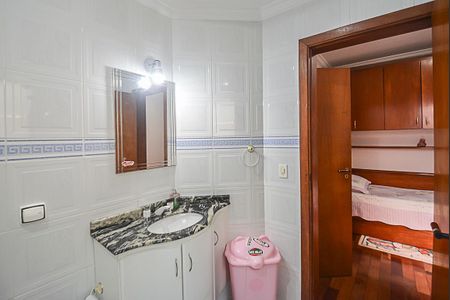 Casa à venda com 235m², 3 quartos e 5 vagasBanheiro da Suíte 2