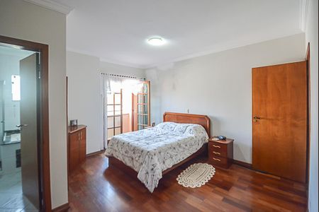 Casa à venda com 235m², 3 quartos e 5 vagasSuíte