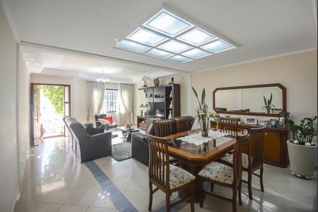 Casa à venda com 235m², 3 quartos e 5 vagasSala