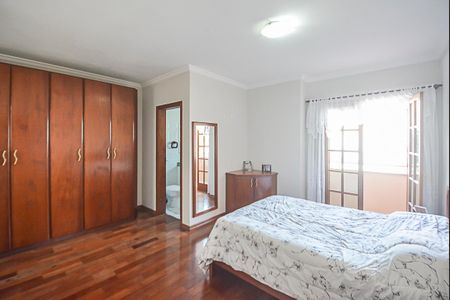 Casa à venda com 235m², 3 quartos e 5 vagasSuíte