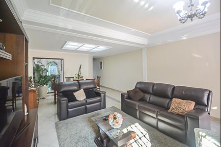 Casa à venda com 235m², 3 quartos e 5 vagasSala