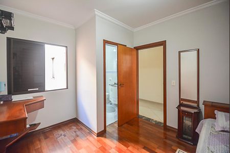 Casa à venda com 235m², 3 quartos e 5 vagasSuíte 2