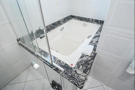 Casa à venda com 235m², 3 quartos e 5 vagasBanheiro da Suíte 1