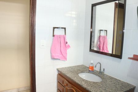 Casa à venda com 124m², 2 quartos e 2 vagasBanheiro 1