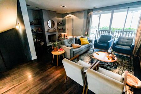 Casa de condomínio à venda com 343m², 3 quartos e 3 vagasSala