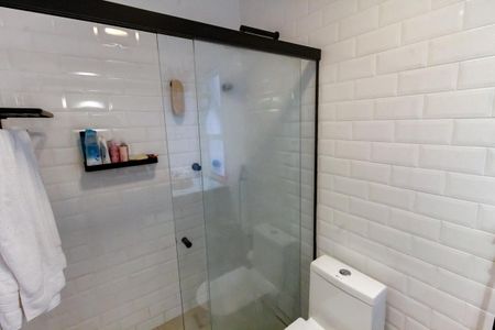 Casa de condomínio à venda com 343m², 3 quartos e 3 vagasBanheiro da Suíte 1