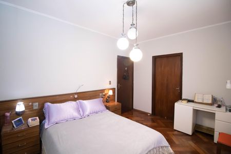 Casa à venda com 195m², 3 quartos e 2 vagas Casa à venda com 195m², 3 quartos e 2 vagasSuíte