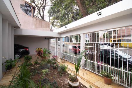 Casa à venda com 195m², 3 quartos e 2 vagas Casa à venda com 195m², 3 quartos e 2 vagasÁrea externa