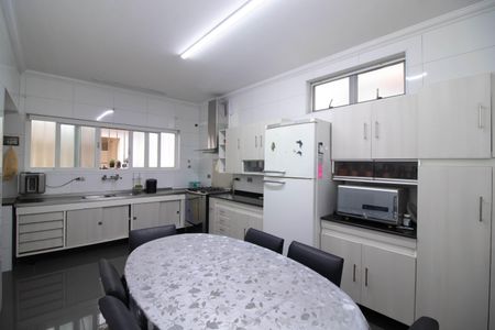 Casa à venda com 195m², 3 quartos e 2 vagas Casa à venda com 195m², 3 quartos e 2 vagasCozinha