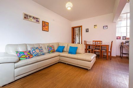 Casa à venda com 90m², 3 quartos e sem vaga Casa à venda com 90m², 3 quartos e sem vagaSala