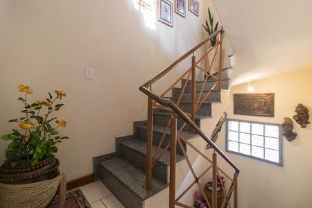 Casa de condomínio à venda com 197m², 3 quartos e 3 vagasEscadas