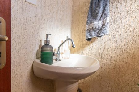 Casa de condomínio à venda com 197m², 3 quartos e 3 vagasLavabo 2