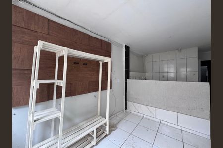 Casa à venda com 30m², 1 quarto e sem vagaSala