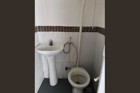 Casa de condomínio para alugar com 240m², 3 quartos e 2 vagas Casa de condomínio para alugar com 240m², 3 quartos e 2 vagasBanheiro de Serviço