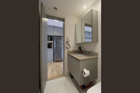 Banheiro de kitnet/studio à venda com 1 quarto, 35m² em Indianópolis, São Paulo