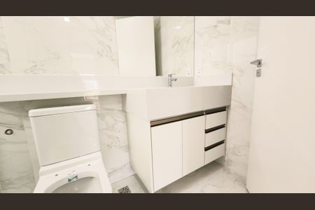 Casa de condomínio à venda com 208m², 3 quartos e 2 vagas Casa de condomínio à venda com 208m², 3 quartos e 2 vagasBanheiro da Suíte