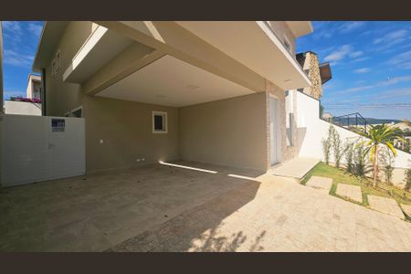 Casa de condomínio à venda com 208m², 3 quartos e 2 vagas Casa de condomínio à venda com 208m², 3 quartos e 2 vagasFachada + Plaquinha