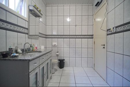 Casa à venda com 264m², 3 quartos e 3 vagasBanheiro da Suíte 1