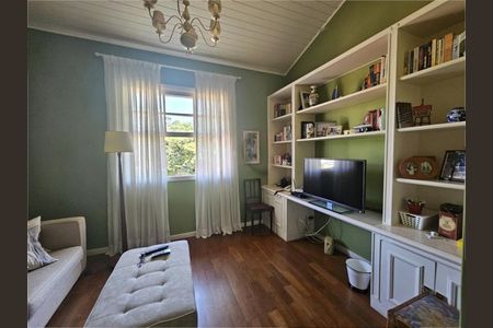 Casa à venda com 328m², 3 quartos e 3 vagas