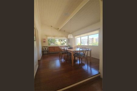 Casa à venda com 328m², 3 quartos e 3 vagas