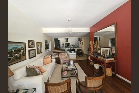 Casa à venda com 328m², 3 quartos e 3 vagas