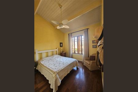 Casa à venda com 328m², 3 quartos e 3 vagas