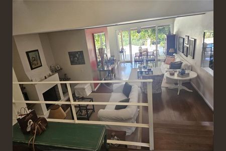 Casa à venda com 328m², 3 quartos e 3 vagas