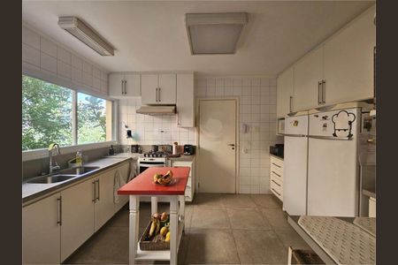 Casa à venda com 328m², 3 quartos e 3 vagas