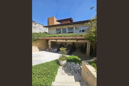 Casa à venda com 328m², 3 quartos e 3 vagas