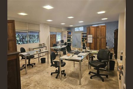 Casa à venda com 328m², 3 quartos e 3 vagas