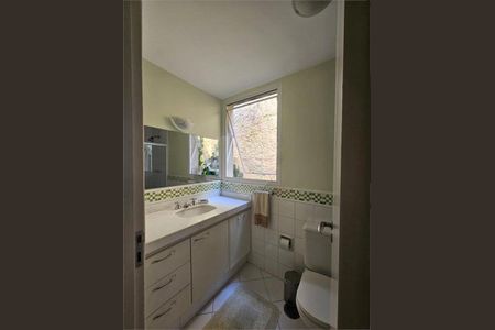 Casa à venda com 328m², 3 quartos e 3 vagas